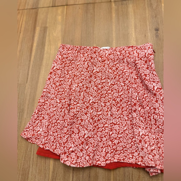 Cute red floral mini skirt - Picture 5 of 5